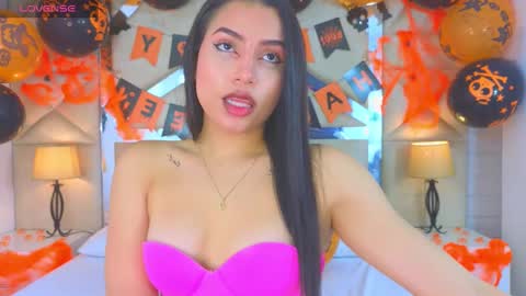 Tiphani Walker online show from October 28, 10:23 pm