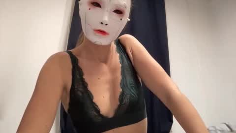 Snapshot of tipsytinkerbell chatting on October 25, 3:36 am Tinks online show from October 25, 3:36 am