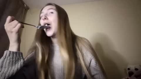 Snapshot of tishabhagat chatting on December 2, 5:35 am Hi Im Carry 18 years old online show from December 2, 5:35 am