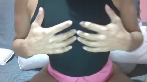 Snapshot of titiasafadinhacam chatting on July 19, 9:51 pm titiasafadinhacam online show from July 19, 9:51 pm
