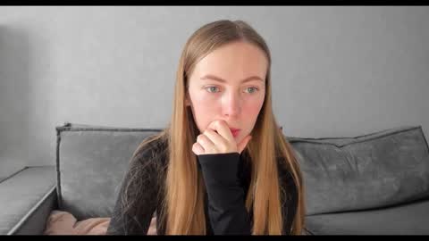 Snapshot of tixxxy chatting on November 17, 9:15 am Maria online show from November 17, 9:15 am