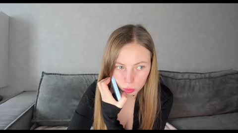 Snapshot of tixxxy chatting on December 1, 10:31 am Maria online show from December 1, 10:31 am