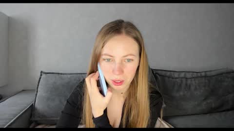 Snapshot of tixxxy chatting on December 3, 9:29 am Maria online show from December 3, 9:29 am