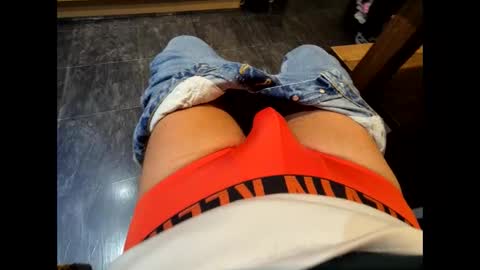 Snapshot of toadinhole chatting on December 1, 12:37 am Toady online show from December 1, 12:37 am