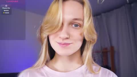 Snapshot of tobicovitt chatting on November 3, 6:14 am Mary online show from November 3, 6:14 am