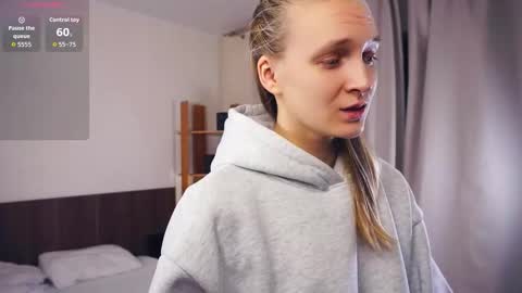 Snapshot of tobicovitt chatting on December 5, 6:22 am Mary online show from December 5, 6:22 am