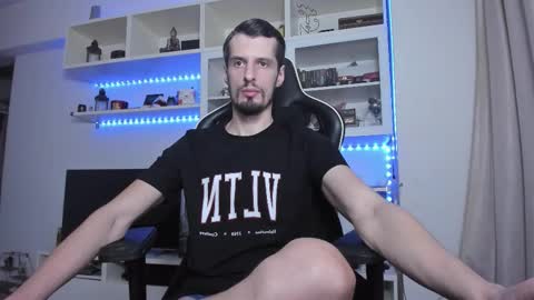 Snapshot of toddclaytonn chatting on November 2, 12:35 am Todd online show from November 2, 12:35 am