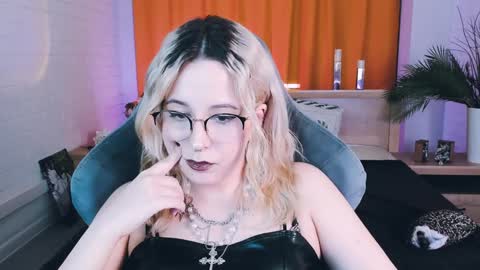 Tolli Moll online show from January 19, 8:29 am