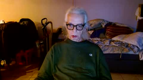 Snapshot of tom112292014 chatting on November 12, 1:50 am tom112292014 online show from November 12, 1:50 am