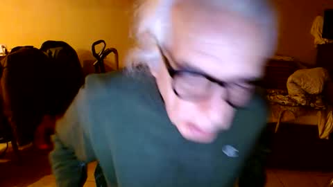 Snapshot of tom112292014 chatting on November 13, 2:54 am tom112292014 online show from November 13, 2:54 am