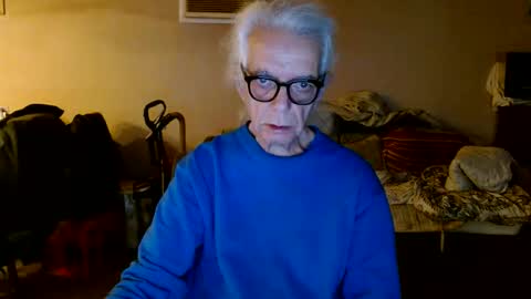 Snapshot of tom112292014 chatting on November 17, 12:22 pm tom112292014 online show from November 17, 12:22 pm