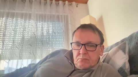 Tom online show from February 25, 3:21 pm