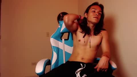 Snapshot of tom_1945 chatting on October 13, 3:39 am tom online show from October 13, 3:39 am