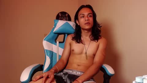 Snapshot of tom_1945 chatting on October 23, 5:07 am tom online show from October 23, 5:07 am