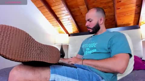   online show from November 7, 1:22 pm