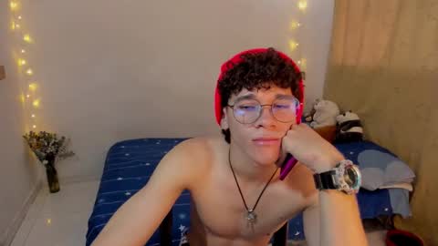 Snapshot of tom_blue10 chatting on November 5, 2:39 pm Tom Blue online show from November 5, 2:39 pm