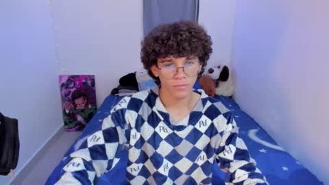 Tom Blue online show from March 4, 1:33 am