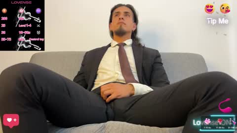 Snapshot of tom_blunt96 chatting on December 3, 5:55 pm TOM online show from December 3, 5:55 pm