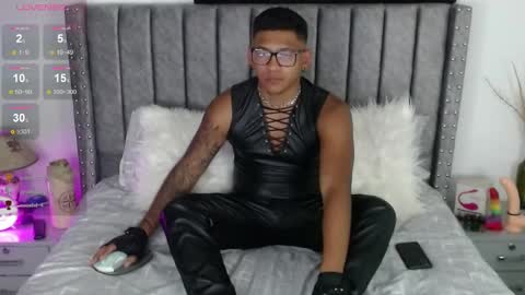 Tom online show from December 17, 1:07 am