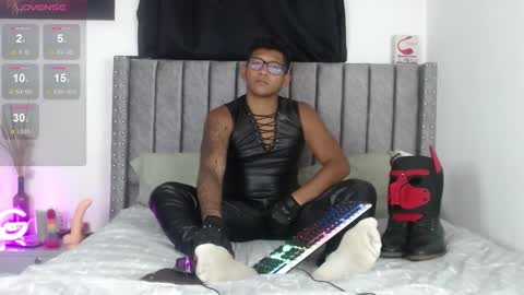 Tom online show from January 15, 1:23 am