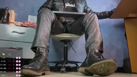 Tom online show from February 5, 1:32 am