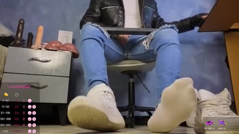 Tom online show from February 6, 1:36 pm