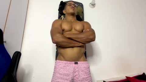 Snapshot of tom_kingfit chatting on February 9, 12:49 am SPORTSFIT29 online show from February 9, 12:49 am