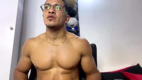 Snapshot of tom_kingfit chatting on February 9, 4:04 am SPORTSFIT29 online show from February 9, 4:04 am