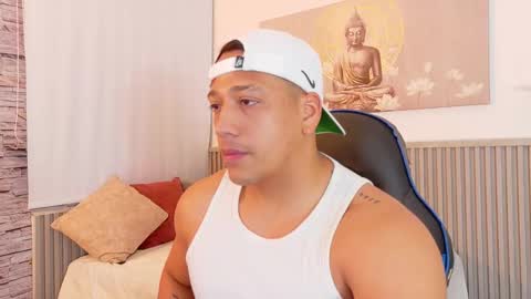 Tom muscle1 online show from November 19, 12:05 pm