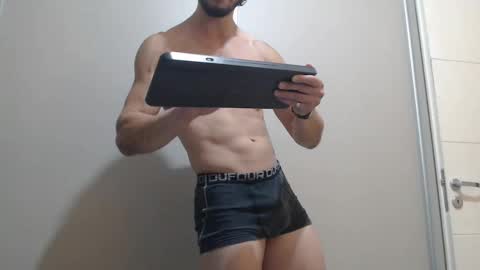 Snapshot of tom_show chatting on February 3, 6:34 am tom_show online show from February 3, 6:34 am