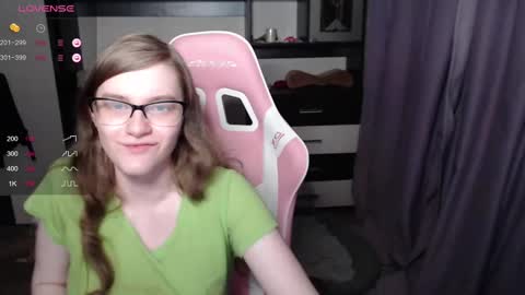 Snapshot of tomato_tease chatting on March 1, 4:15 am tomato_tease online show from March 1, 4:15 am