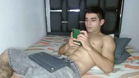 tomaz_18 online show from February 18, 12:06 am