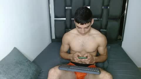 Snapshot of tomaz_18 chatting on April 3, 12:52 am tomaz_18 online show from April 3, 12:52 am