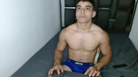 Snapshot of tomaz_18 chatting on April 3, 11:47 pm tomaz_18 online show from April 3, 11:47 pm