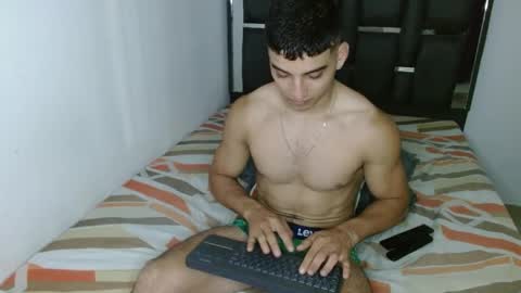 Snapshot of tomaz_18 chatting on April 10, 3:50 pm tomaz_18 online show from April 10, 3:50 pm