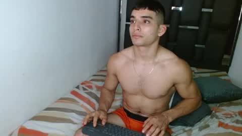 Snapshot of tomaz_18 chatting on April 18, 12:03 am tomaz_18 online show from April 18, 12:03 am