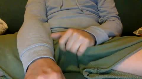 Snapshot of tombi125 chatting on December 1, 4:40 pm tombi125 online show from December 1, 4:40 pm