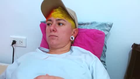 Blue online show from December 18, 8:37 pm