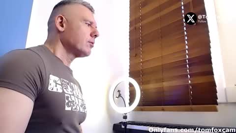 Snapshot of tomfoxcam chatting on October 2, 7:37 am Tom Fox online show from October 2, 7:37 am