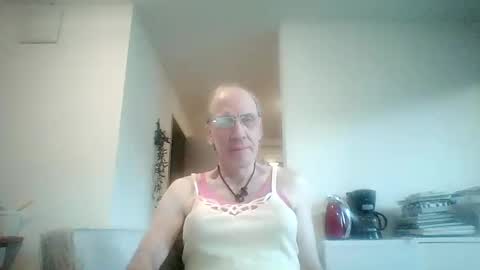Snapshot of tomislav321 chatting on May 1, 6:01 pm tomislav321 online show from May 1, 6:01 pm