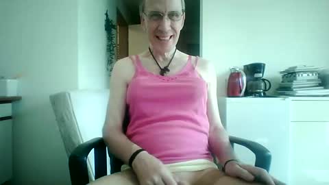 Snapshot of tomislav321 chatting on May 6, 1:27 pm tomislav321 online show from May 6, 1:27 pm