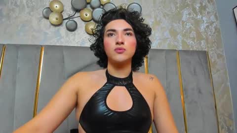 Snapshot of tomlondon_ chatting on February 14, 2:44 pm online show from February 14, 2:44 pm