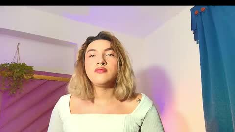 Snapshot of tomlondon_ chatting on October 28, 1:47 pm online show from October 28, 1:47 pm