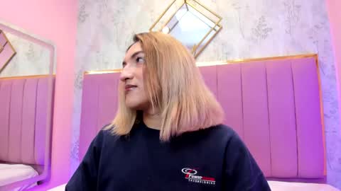 Snapshot of tomlondon_ chatting on November 30, 11:47 am online show from November 30, 11:47 am