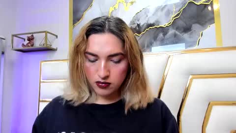 Snapshot of tomlondon_ chatting on December 5, 11:52 am online show from December 5, 11:52 am