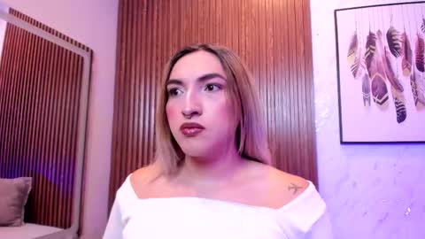 Snapshot of tomlondon_ chatting on December 14, 11:48 am online show from December 14, 11:48 am