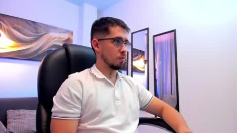 Snapshot of tommas_johnson chatting on June 19, 12:20 pm Tomas online show from June 19, 12:20 pm