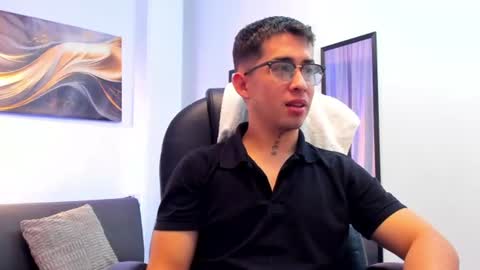 Snapshot of tommas_johnson chatting on June 23, 12:25 pm Tomas online show from June 23, 12:25 pm