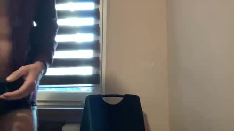 Snapshot of tommi77799 chatting on February 26, 7:40 am tommi77799 online show from February 26, 7:40 am