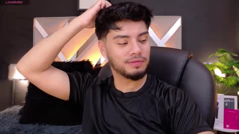 Snapshot of tommiduboiss chatting on November 7, 4:34 am Tommy Dubois online show from November 7, 4:34 am